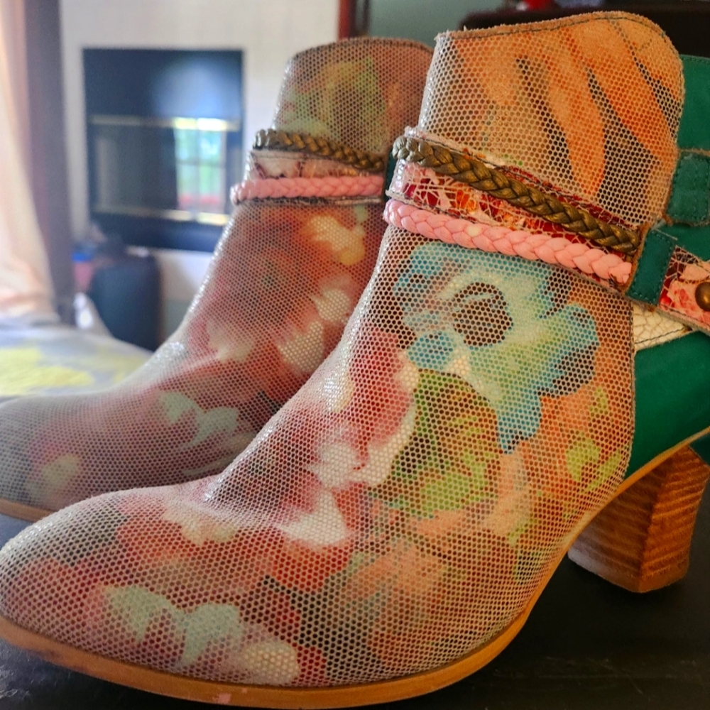 Gaviva Fashion Boots